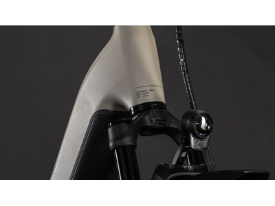 CUBE KATHMANDU HYBRID ONE11 HPC SLT 800 click to zoom image